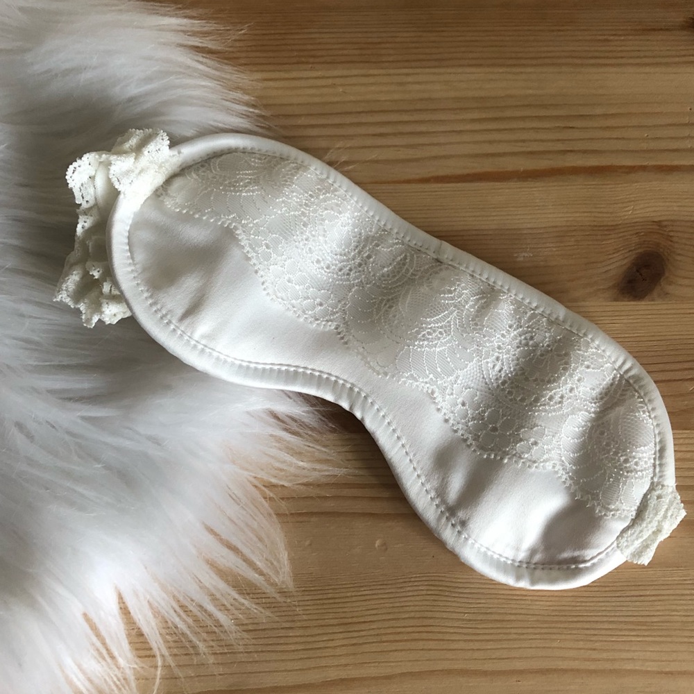 HANKY PANKY Julia Lace Sleeping Eye Mask in Ivory